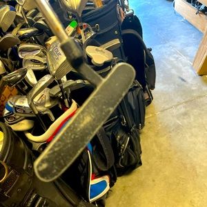 Golf putter by master grip 35 right Handed 
Used conditions